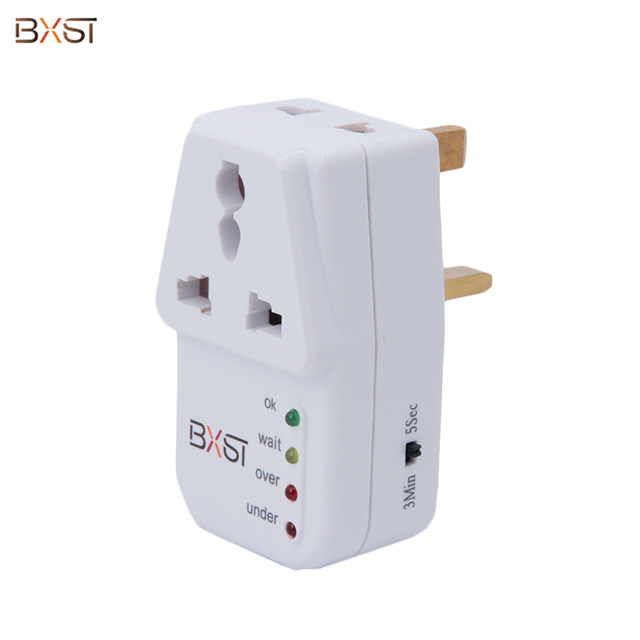 Protecteur de tension BXST avec socket universel V003-UK