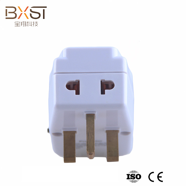 Protecteur de tension BXST avec socket universel V003-UK