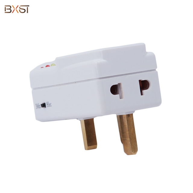 Protecteur de tension BXST avec socket universel V003-UK